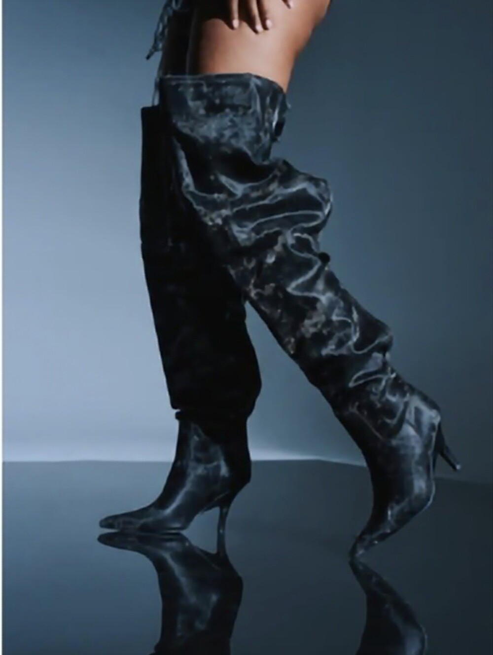 AKIRA AZALEA WANG BACKER BLACK SHINE OVER THE KNEE BOOT Size 7.57.5